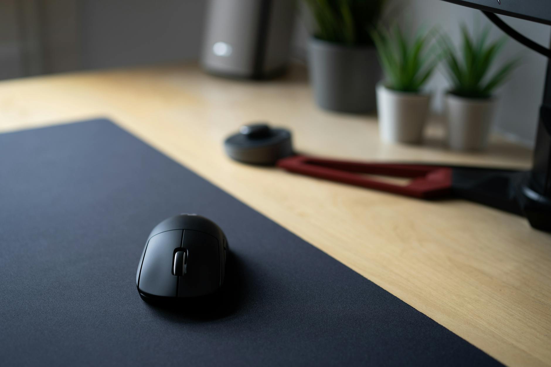 black cordless computer mouse on black mouse pad